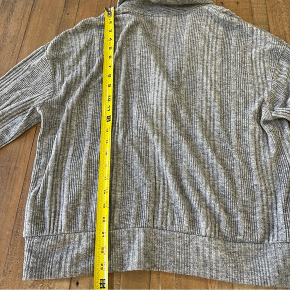 Evereve Lily Shawl Collar Pullover Women’s Large Gray Ribbed Soft Cozy V-neck - Picture 8 of 9